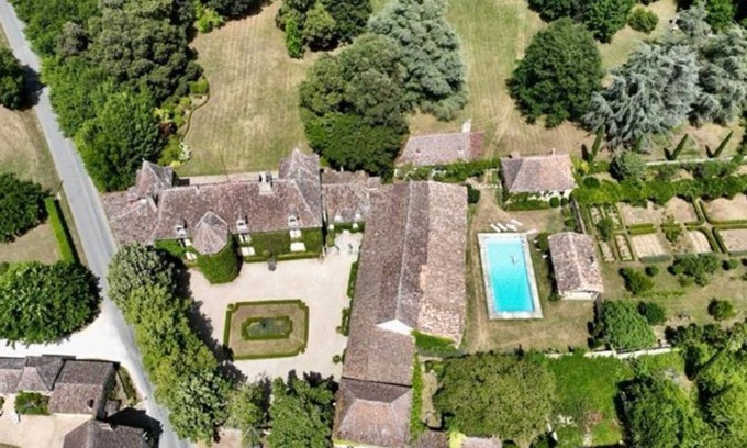 Faux Casa | Château with a Large Pool and magnificient park. Château & independent house.