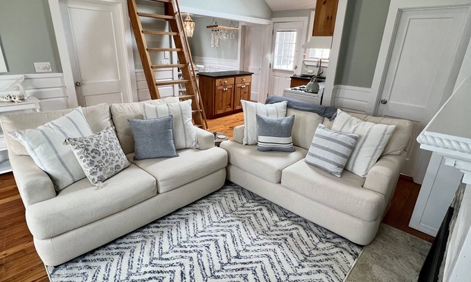 South Chatham Cabaña | Chatham Beach Cottage + loft Walk to the Beach