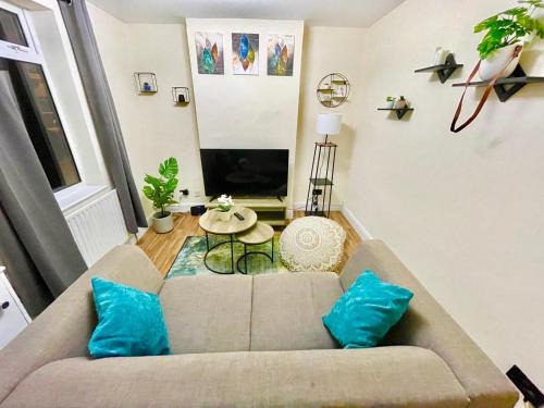 Chatham Casa | Chatham Home - Sleeps 6 - Close to Station - Wifi