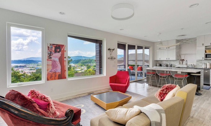 Northside Casa | Chatt Pulse:Spacious, Chic Chattanooga Retreat
