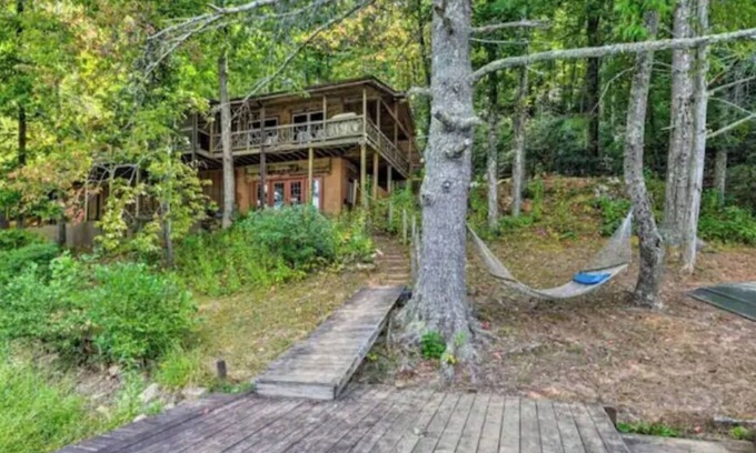 Mountain Rest Casa | Chattooga Lakefront Cabin w/ Hot Tub + Pvt. Dock!