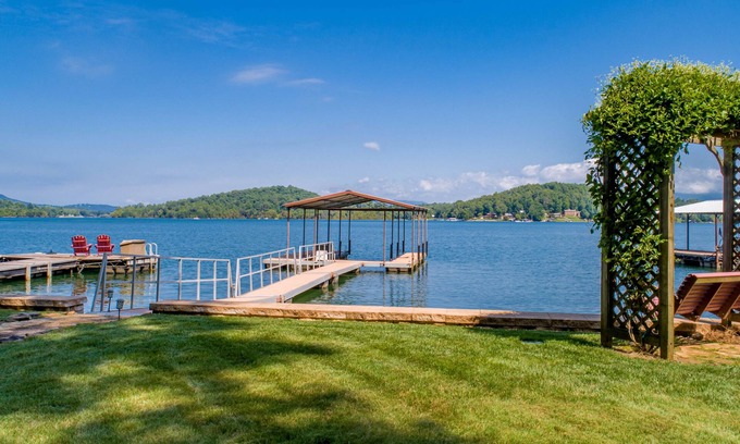 Hiawassee Casa | Chatuge Lakefront Home, lote Premium con increíbles vistas al lago y al monte a 5 minutos de la ciudad