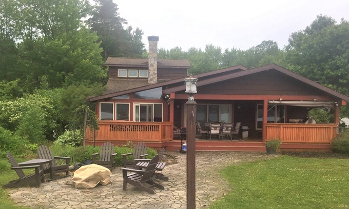 Stow Casa | Chautauqua Lake Front casa w / 75 'de frente al lago