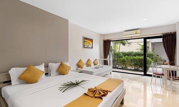 Chaweng City Center Hotel | Chaweng terrace