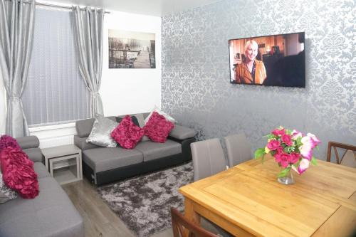 Openshaw Casa | CHEADLE HOUSE HOLIDAYS