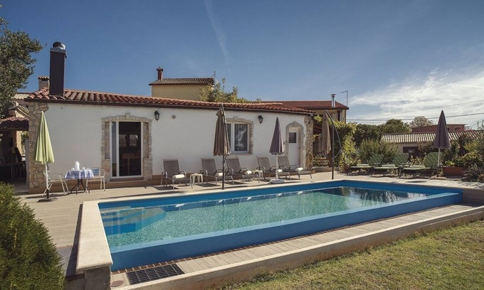 Kanfanar Apartamento | Un barato y bonito piso de vacaciones con piscina