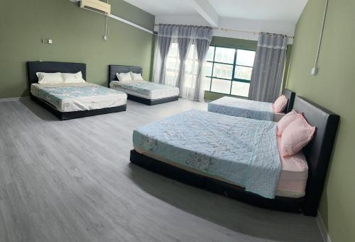 Sibu Apartamento | Check In Studio Homestay 15pax 1 Big Room with 4 kingsize 2 single matress Spacious space Super Budget