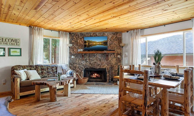 Green Valley Lake Cabina | Eagle Cabin- Single Story, Log Furniture, Forest / Stream View, Backs Nat'l Forest