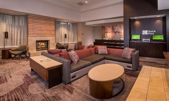 Rosslyn Apartamento | Check out The Jefferson Memorial, Family Friendly Hotel w/ Parking! Great Deal!