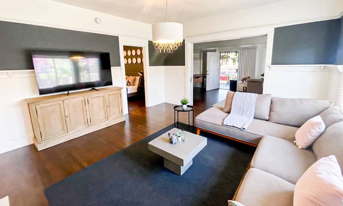View Park-Windsor Hills Casa | Cheerful 2-bedroom home