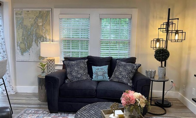 Edgecomb Casa | Cheerful 1 Bedroom Cottage Close to Everything 2