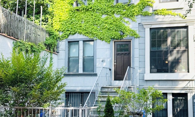 Bushwick Casa | CHEERFUL 2 BEDROOM APT 5 MINS WAlk FROM TRAIN STATION
