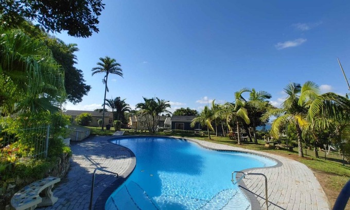 Hibberdene Cabaña | Cheerful 2 bedroom cottage with a communal pool