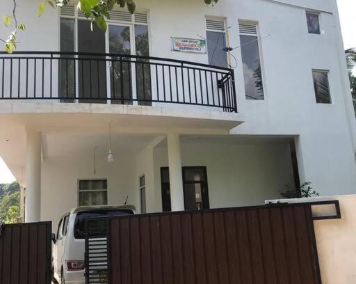 Wanchawala Apartamento | Cheerful 2 Bedroom - entire 1st floor and rooftop for cheap