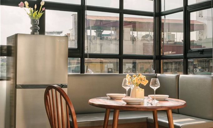 Hang Buom Apartamento | Cheerful 2BR Apartment Sunlight w Local Street View