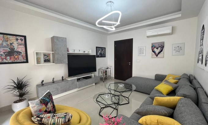 Naqqache Apartamento | Cheerful 3 bedroom flat with jaccuzi & open view