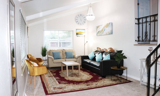 Hampden Casa | CHEERFUL 3 BEDROOM HOME WITH HUGE BACKYARD