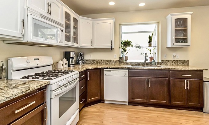 Murphys Corner Casa | Cheerful 3 bedroom Rambler near Boeing and Costco