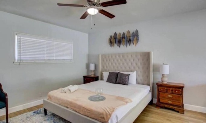 Riverside Casa | Cheerful 3-bedrooms centrally located in Riverside