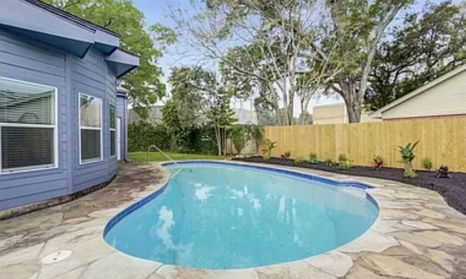 Nassau Bay Casa | Cheerful 3 bedrooms house with a pool -1 mn from Nasa - 5 -6 PEOPLE MAX