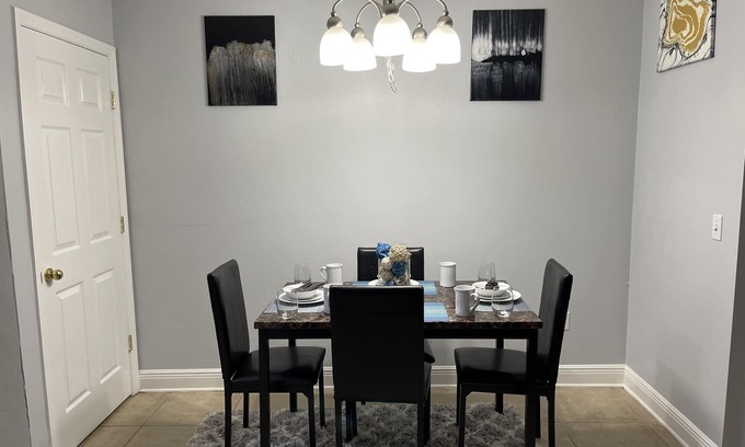 Tallahassee Casa | Cheerful 3-bedrooms with free WiFi & ESPN sleeps 6