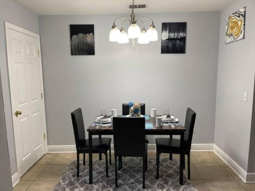 Tallahassee Casa | Cheerful 3-bedrooms with free parking on premises