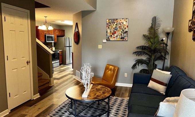 Horn Lake Casa | Cheerful 3bd/3ba home with Patio & Fireplace!