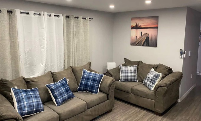 Lower Sackville Apartamento | Cheerful 3BR Home with Free Parking
