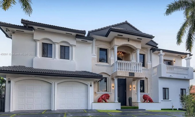 Eastern Shores Villa | Cheerful 4-bedroom villa with pool!