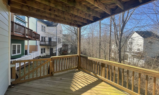 Fry's Spring Casa | Cheerful 4-bedroom Home, Walking Distance from UVA
