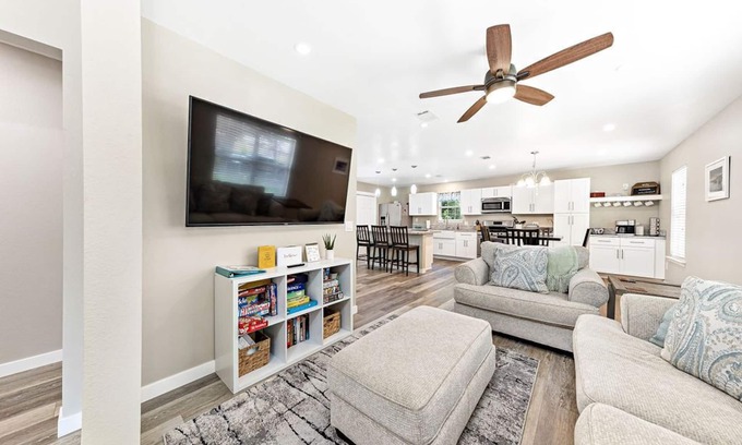 Southeast Pensacola Casa | Cheerful 4-bedroom home in East Hill Neighborhood