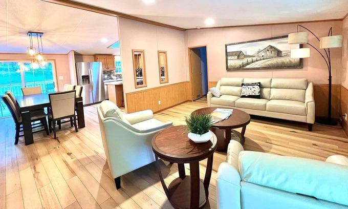 Cresco Casa | Cheerful 4 bedroom home with Hot-tub and Fireplace