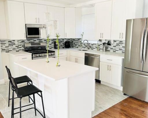 Elmont Apartamento | Cheerful 4-bedroom home with free parking