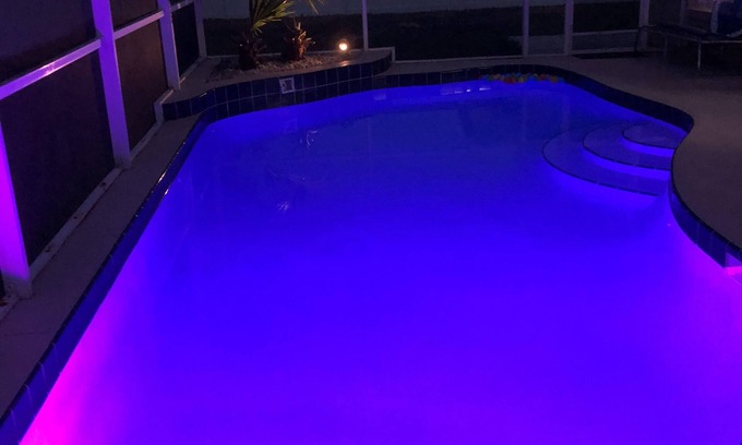 Lindfields Casa | Cheerful 4 bedroom minutes from disney with pool.
