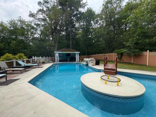 East Stroudsburg Villa | Cheerful 5-bedroom resort with heated pool