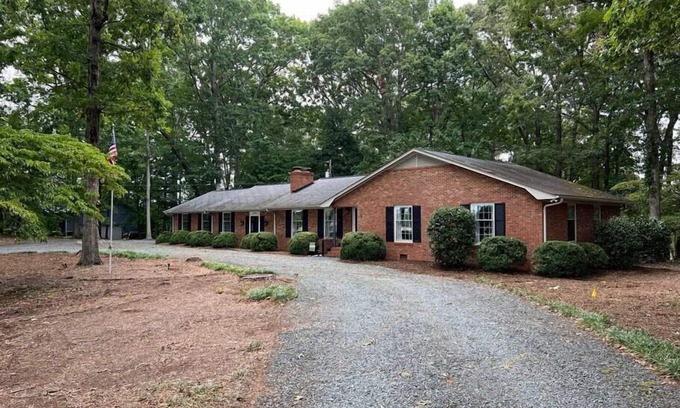 Wesley Chapel Casa | Cheerful 5 bedroom 3.5 bath very spacious home.