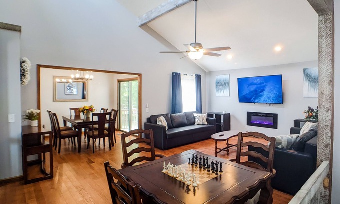 Mission Casa | Cheerful 5 bedrooms house 15 mins to KC downtown