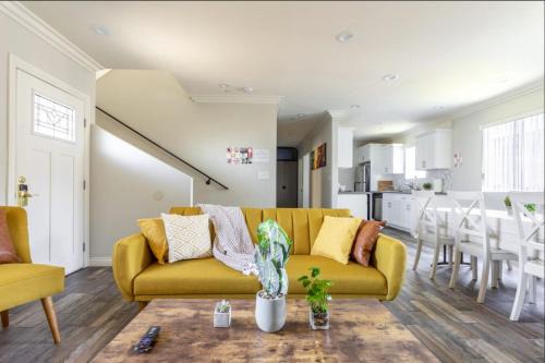Downtown Los Angeles Casa | Cheerful 5BR house with parking near USC