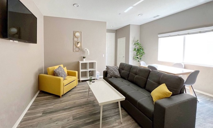 Glen Avon Casa | Alegre y Acogedor un amplio dormitorio