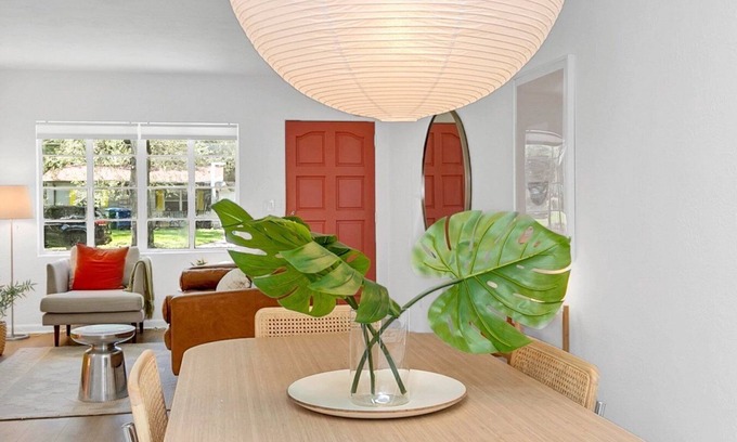 Fairvilla Casa | Cheerful and stylish 2-bedroom with parking, centrally located