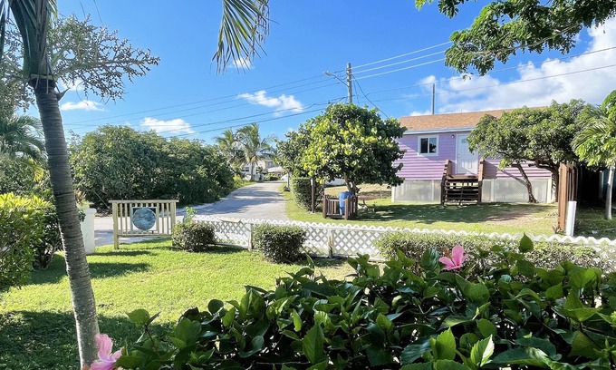 Spanish Wells Casa | Cheerful Bahamian Pad. Walk to Beaches, Bars, Restaurants, Grocery-Liquor stores