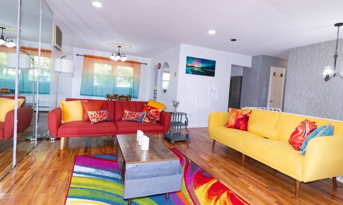 Baldwin Casa | Cheerful & Beautiful 3-Bedroom Ranch with parking in Baldwin, NY