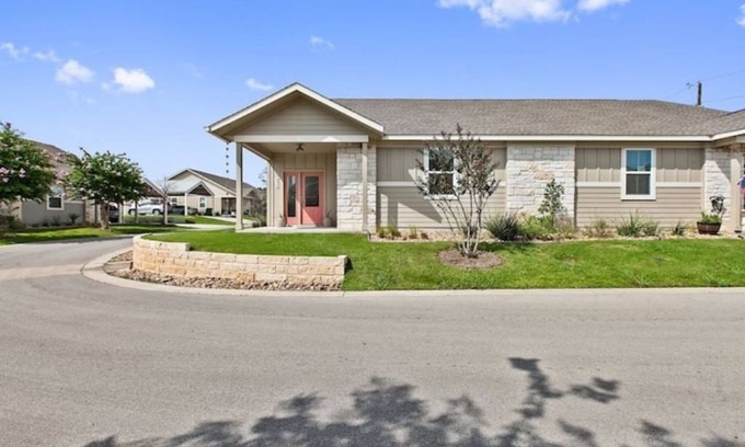 Dripping Springs Casa | Cheerful & Bright 2 Bedroom Relocation Rental