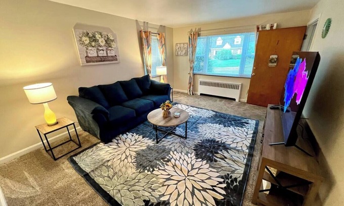 Westwood Apartamento | Cheerful Bright Apartment 9 minutes to Dwntwn