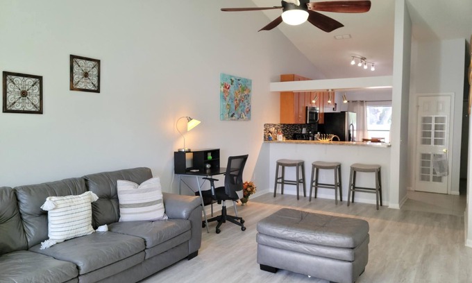 Clearwater Casa | Cheerful Clearwater Home