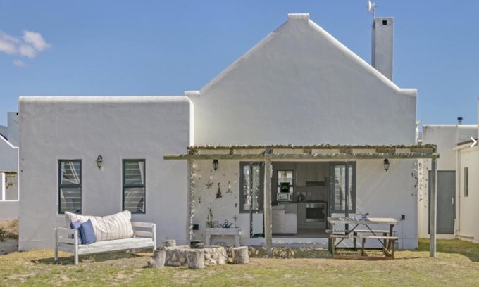 St. Helena Bay Casa | Cheerful Cottage on Britannia Beach, West Coast