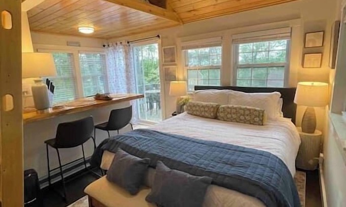 Edgecomb Cabaña | Cheerful Cottage with Loft Close to Everything 6