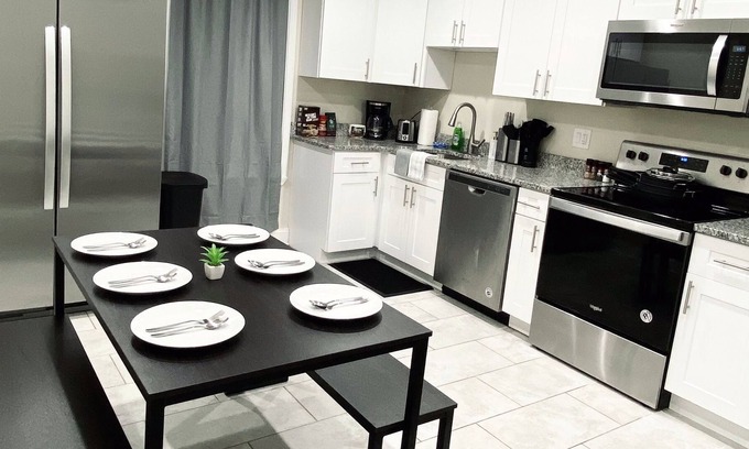 Germantown Casa | Cheerful Cozy Single-Level Home in Germantown, MD