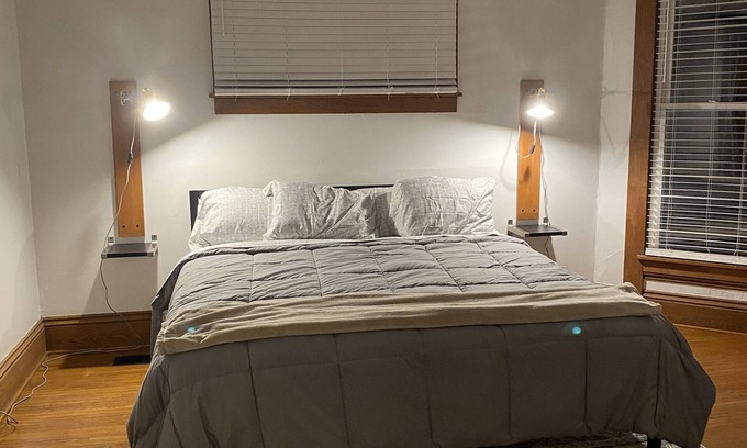 Columbus Casa | Cheerful Downtown 3 Bedroom home in the historic area of Columbus