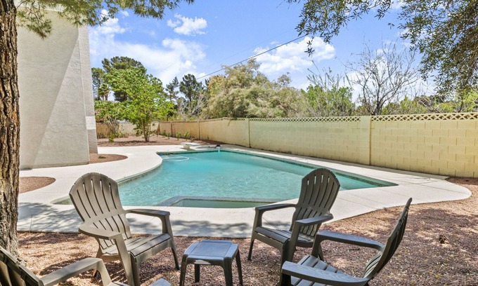 Paradise Casa | Cheerful fully renovated 4-bedroom with pool